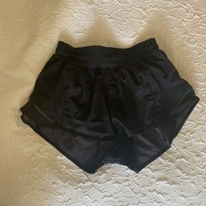 Lululemon Low Rise Hotty Hot Shorts 2.5 inch Inseam - Black Camo Size:2